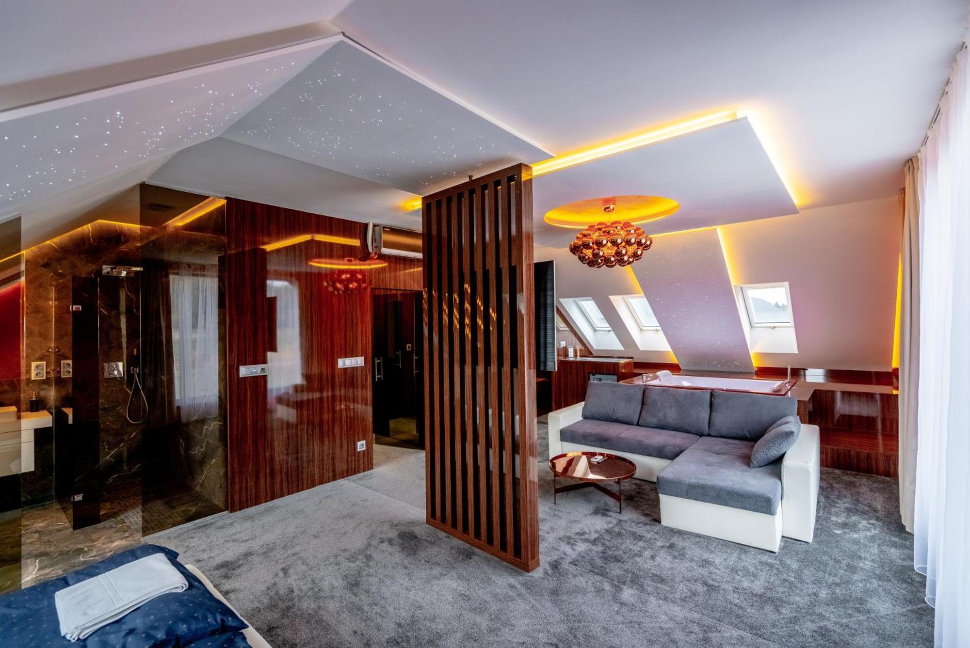 Hotel Aroma Gold Dolní Bousov Esterno foto