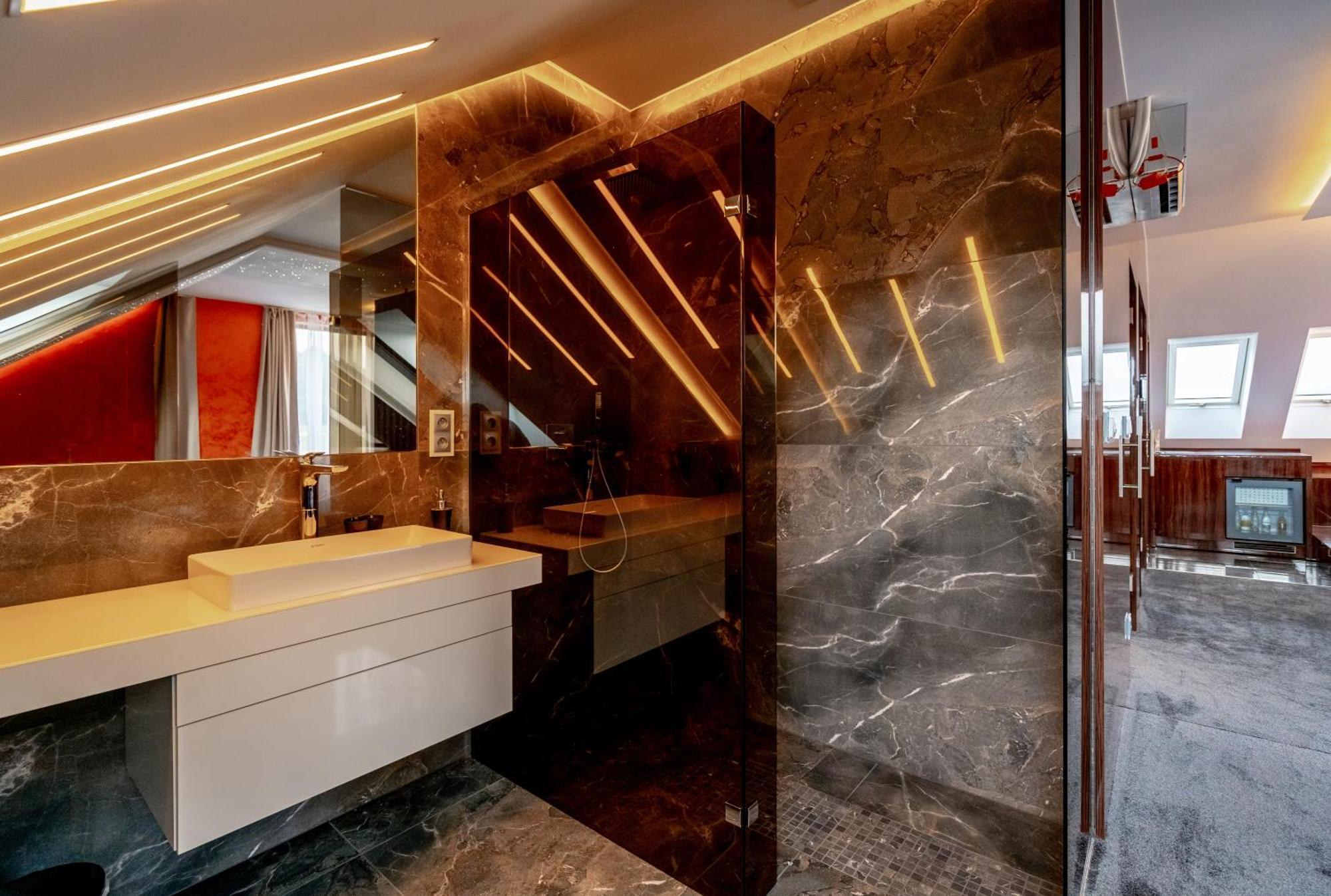 Hotel Aroma Gold Dolní Bousov Esterno foto